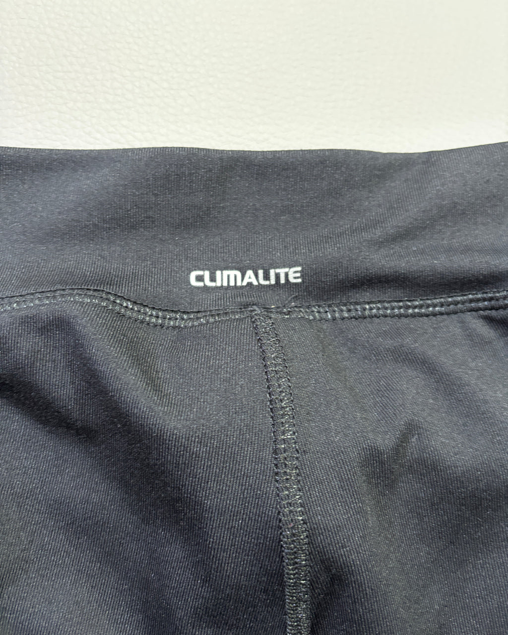 Adidas ženske pantalone 3/4  Performance Essentials – L