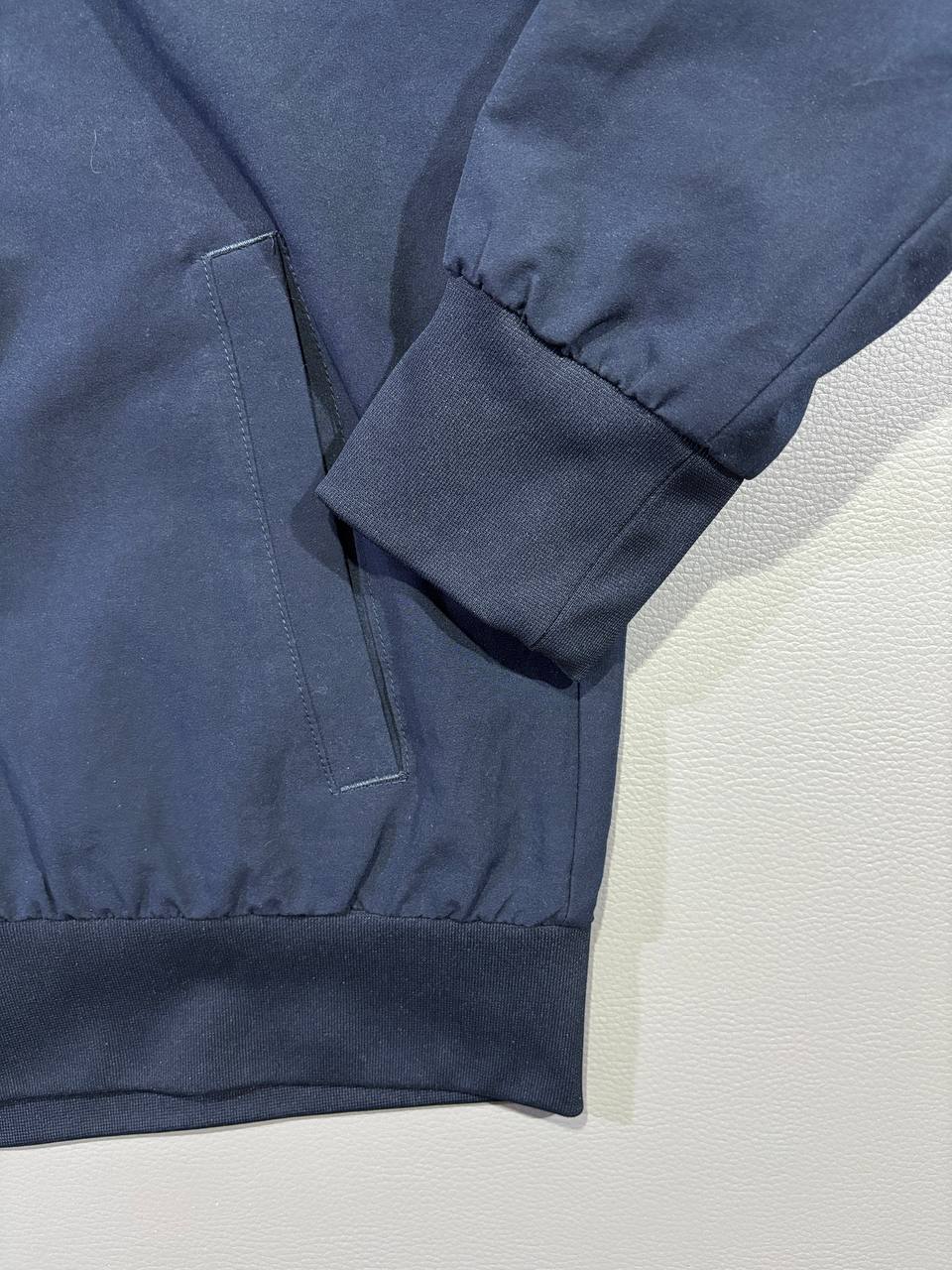 Nike (M)