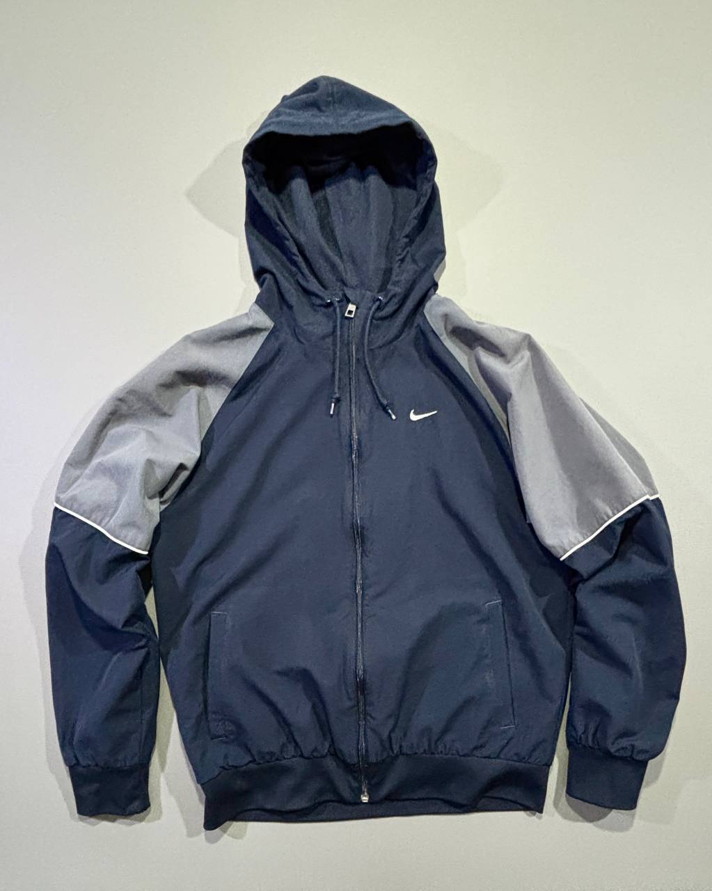 Nike (M)