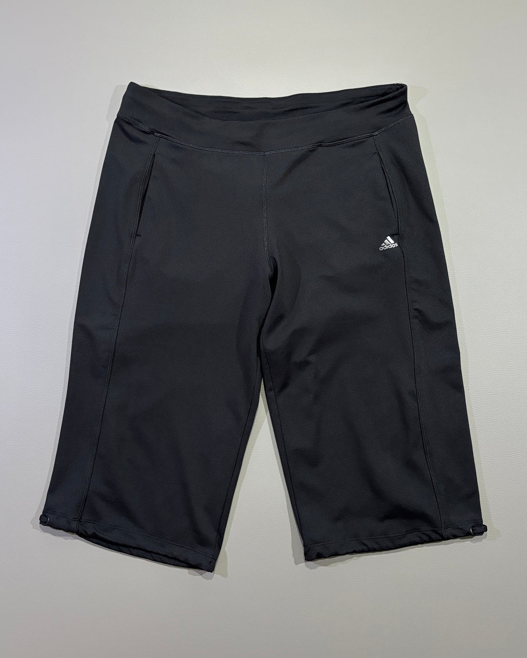 Adidas ženske pantalone 3/4  Performance Essentials – L
