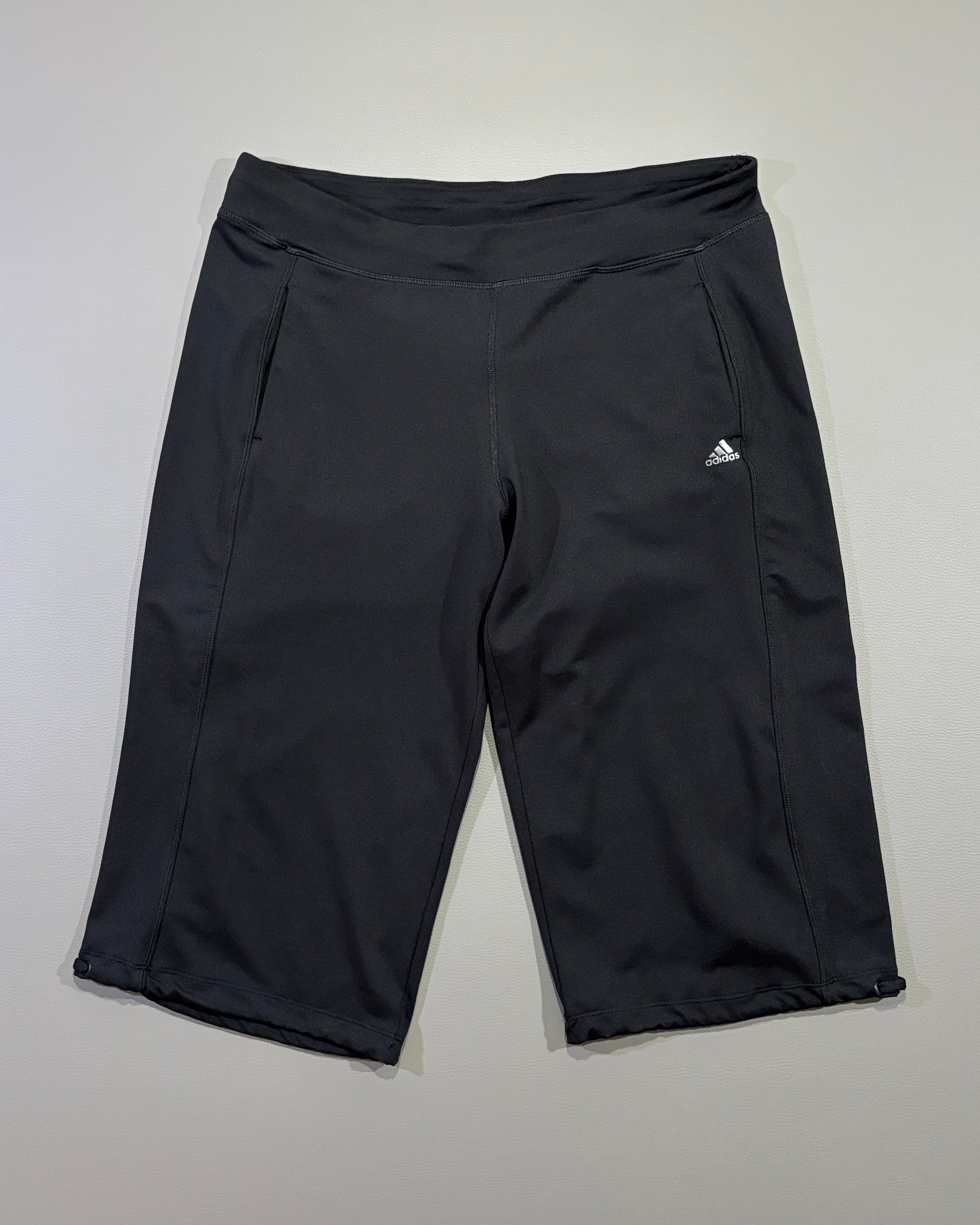 Adidas ženske pantalone 3/4  Performance Essentials – L