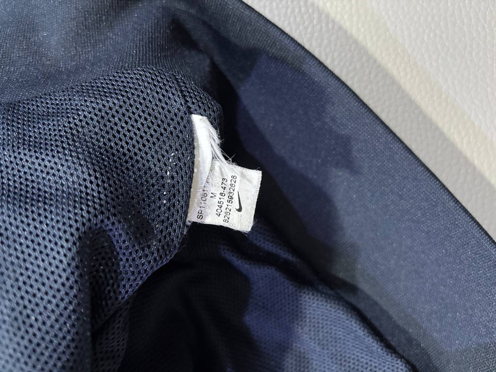 Nike (M)