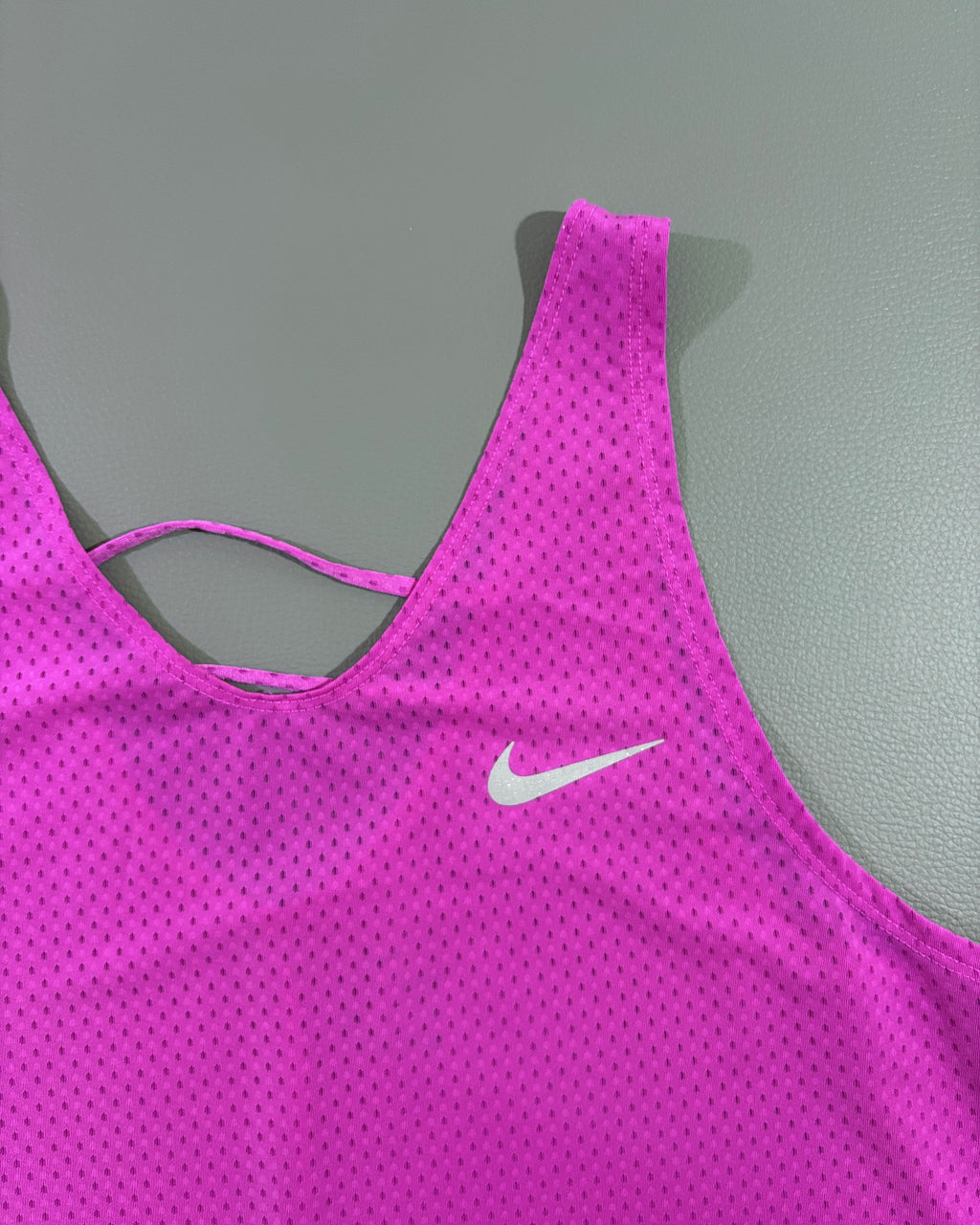 Nike (S)