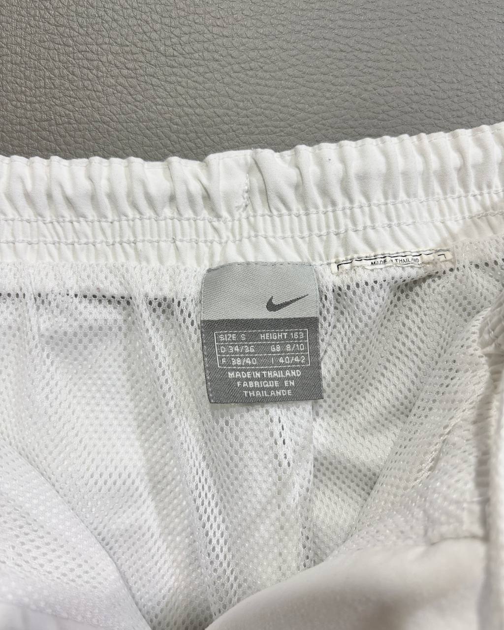 Nike (S)