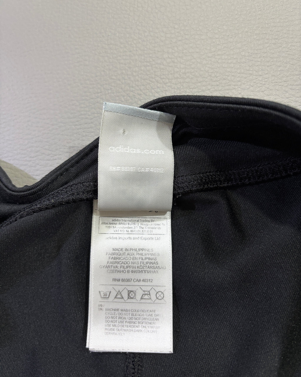 Adidas ženske pantalone 3/4  Performance Essentials – L