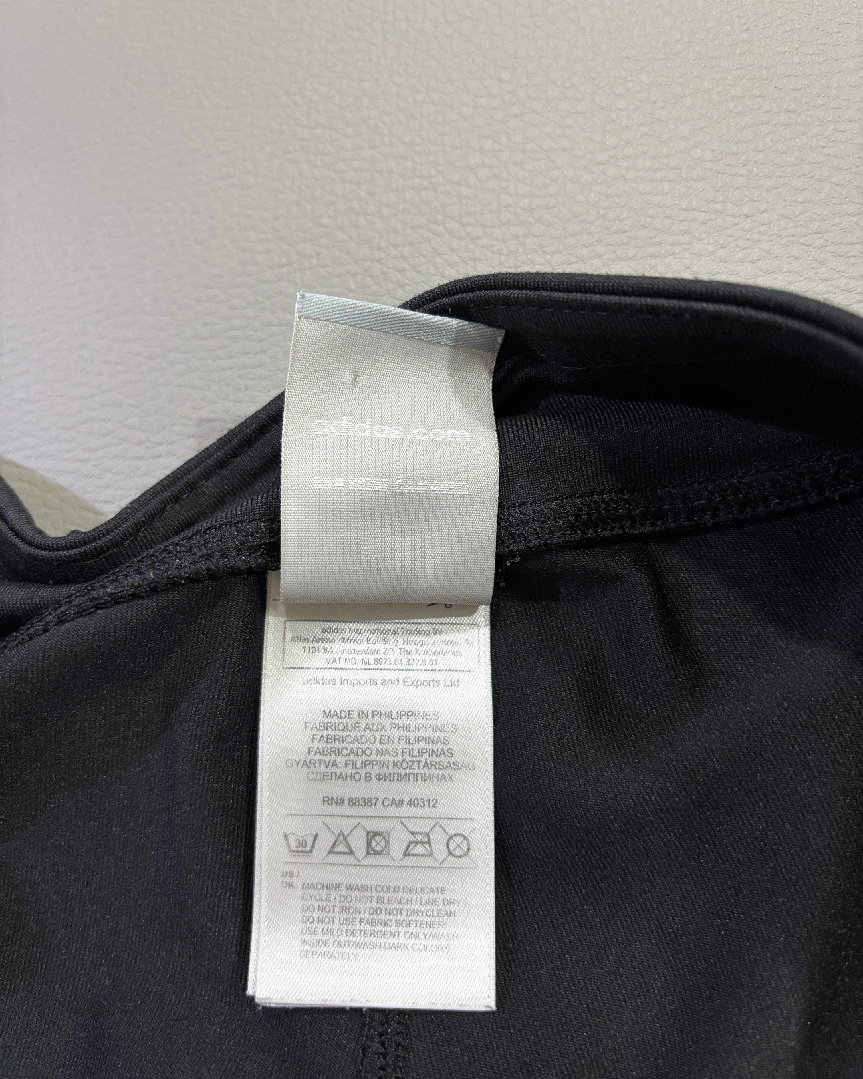 Adidas ženske pantalone 3/4  Performance Essentials – L