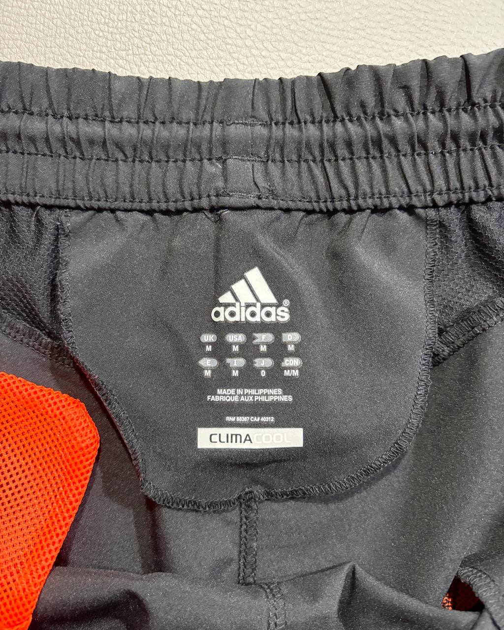 Adidas (M)
