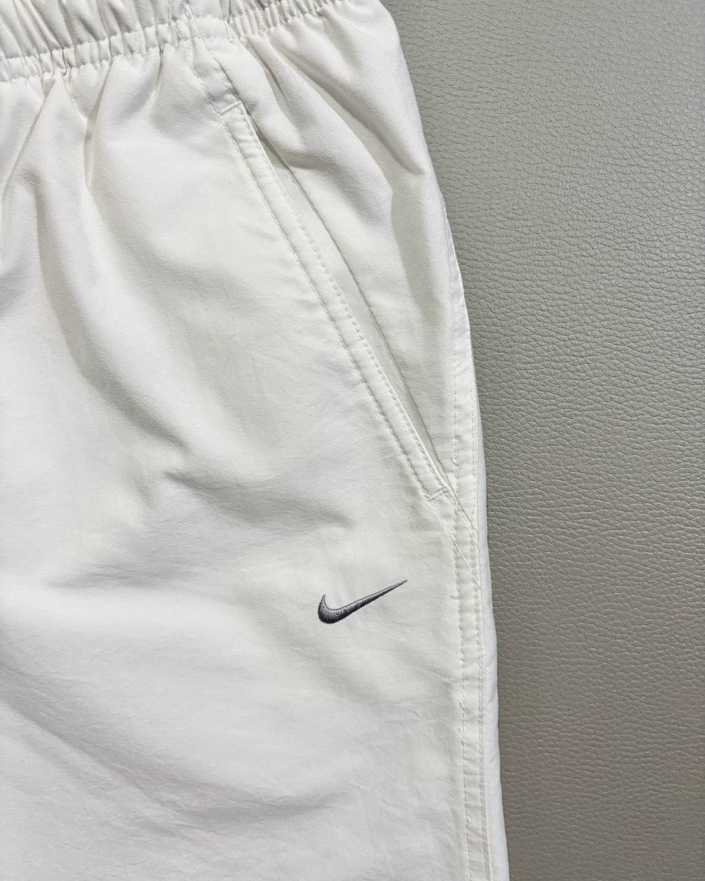 Nike (S)