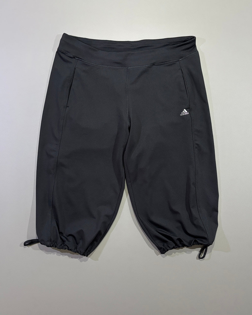 Adidas ženske pantalone 3/4  Performance Essentials – L