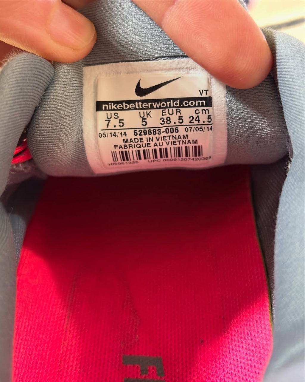 Nike Women’s (38.5)
