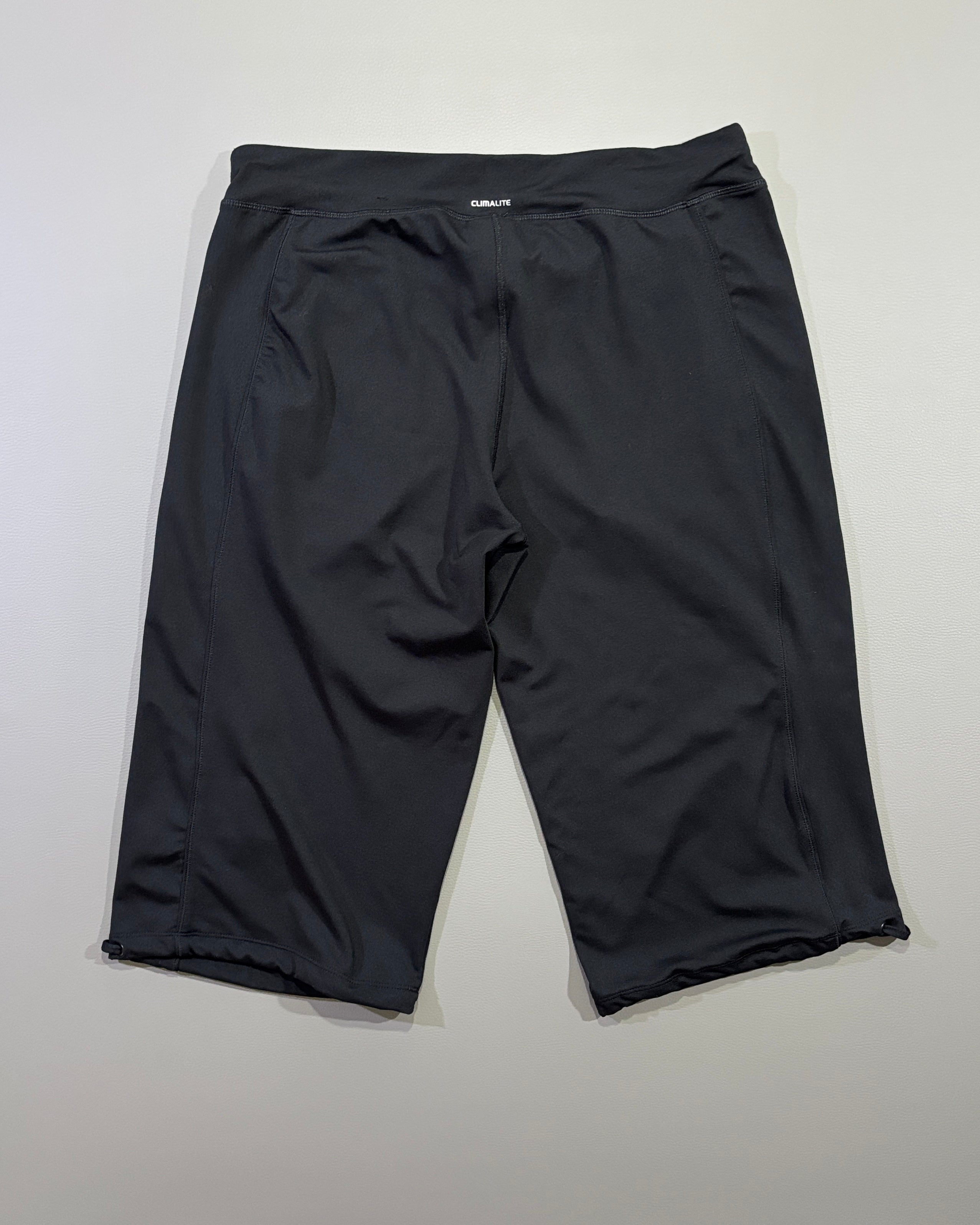 Adidas ženske pantalone 3/4  Performance Essentials – L
