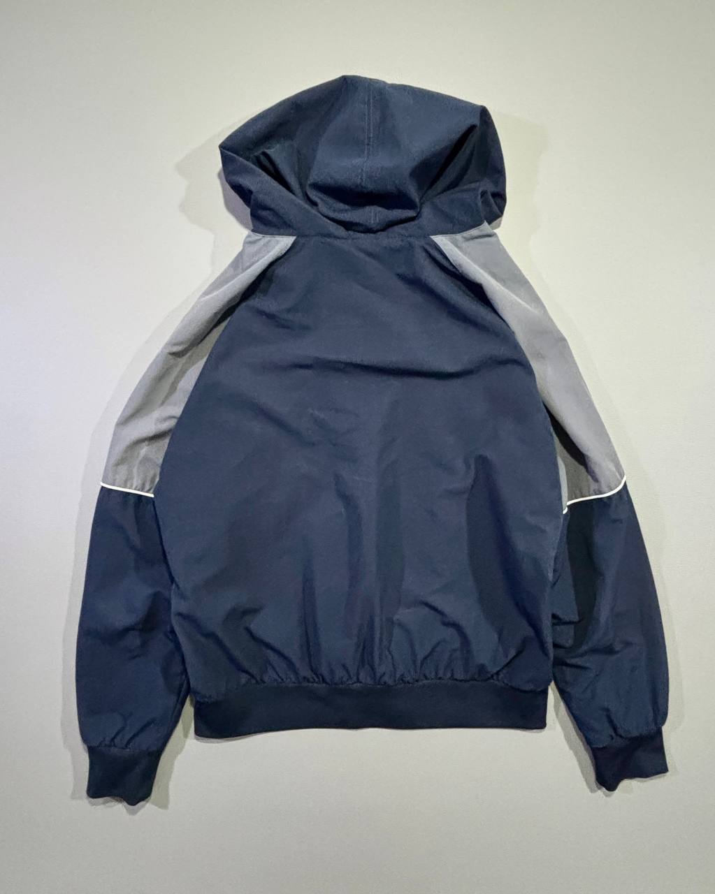 Nike (M)