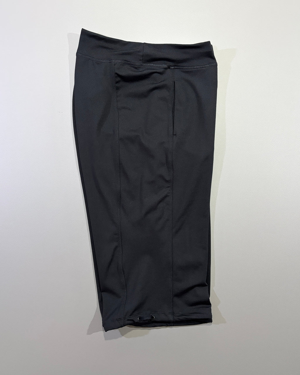 Adidas ženske pantalone 3/4  Performance Essentials – L