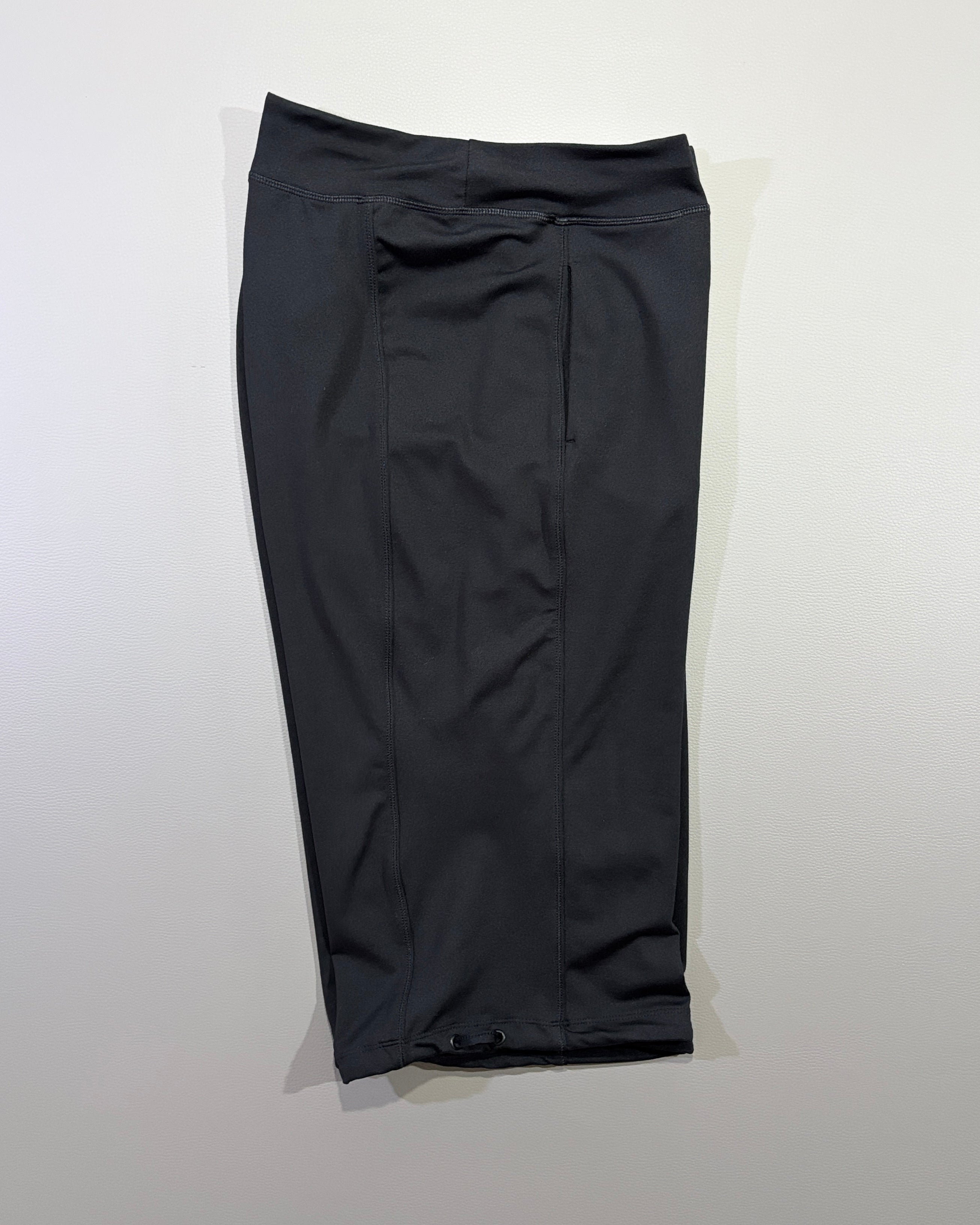 Adidas ženske pantalone 3/4  Performance Essentials – L