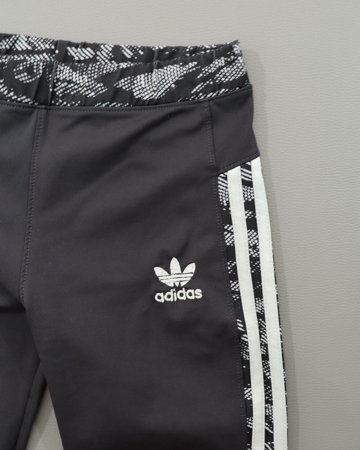 ADIDAS ženske sportske helanke – S