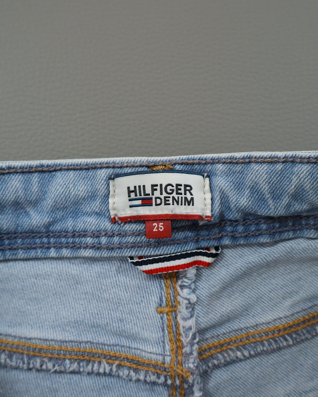 Tommy Hilfiger ženski teksas šorts – 25 (XS)