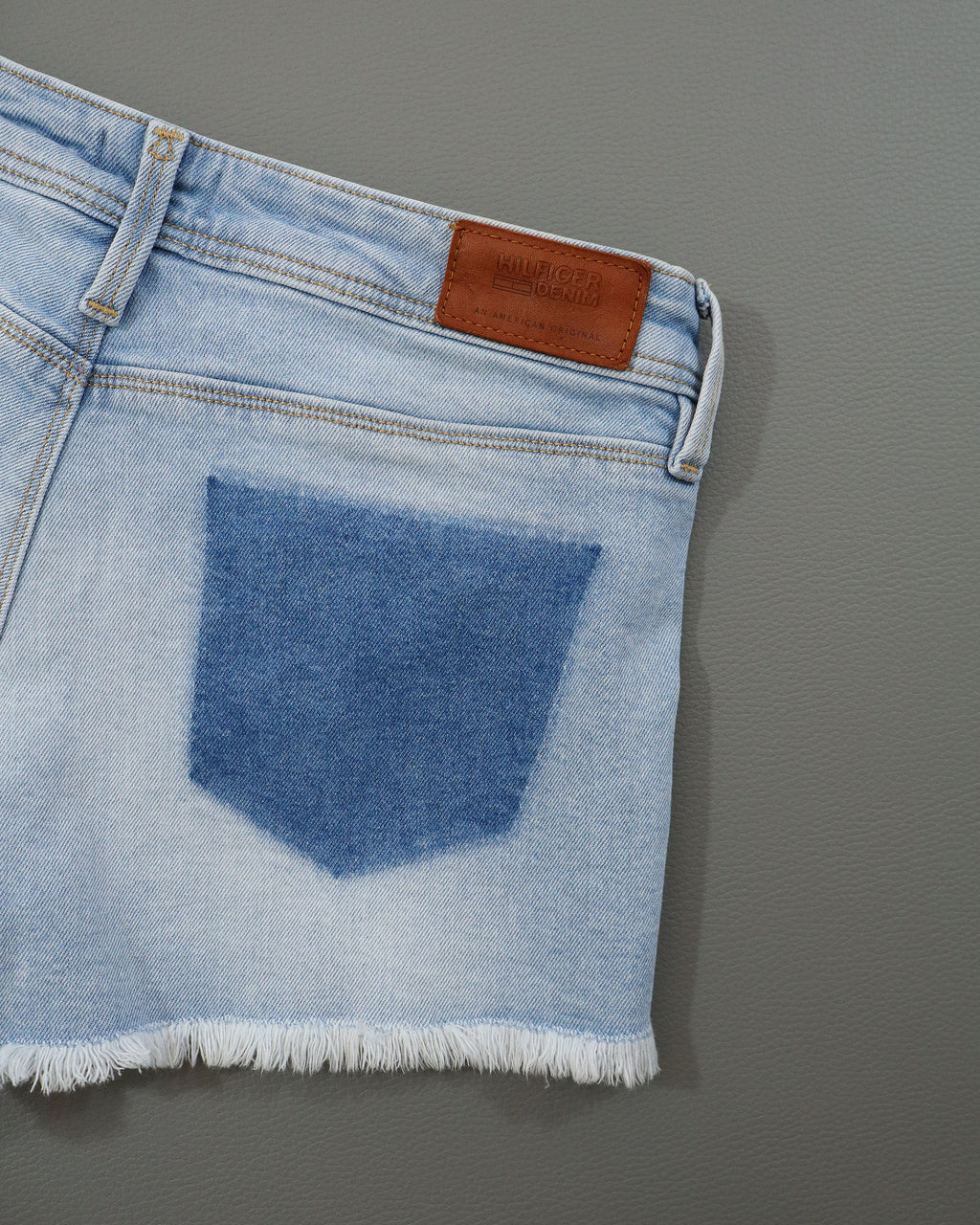 Tommy Hilfiger ženski teksas šorts – 25 (XS)