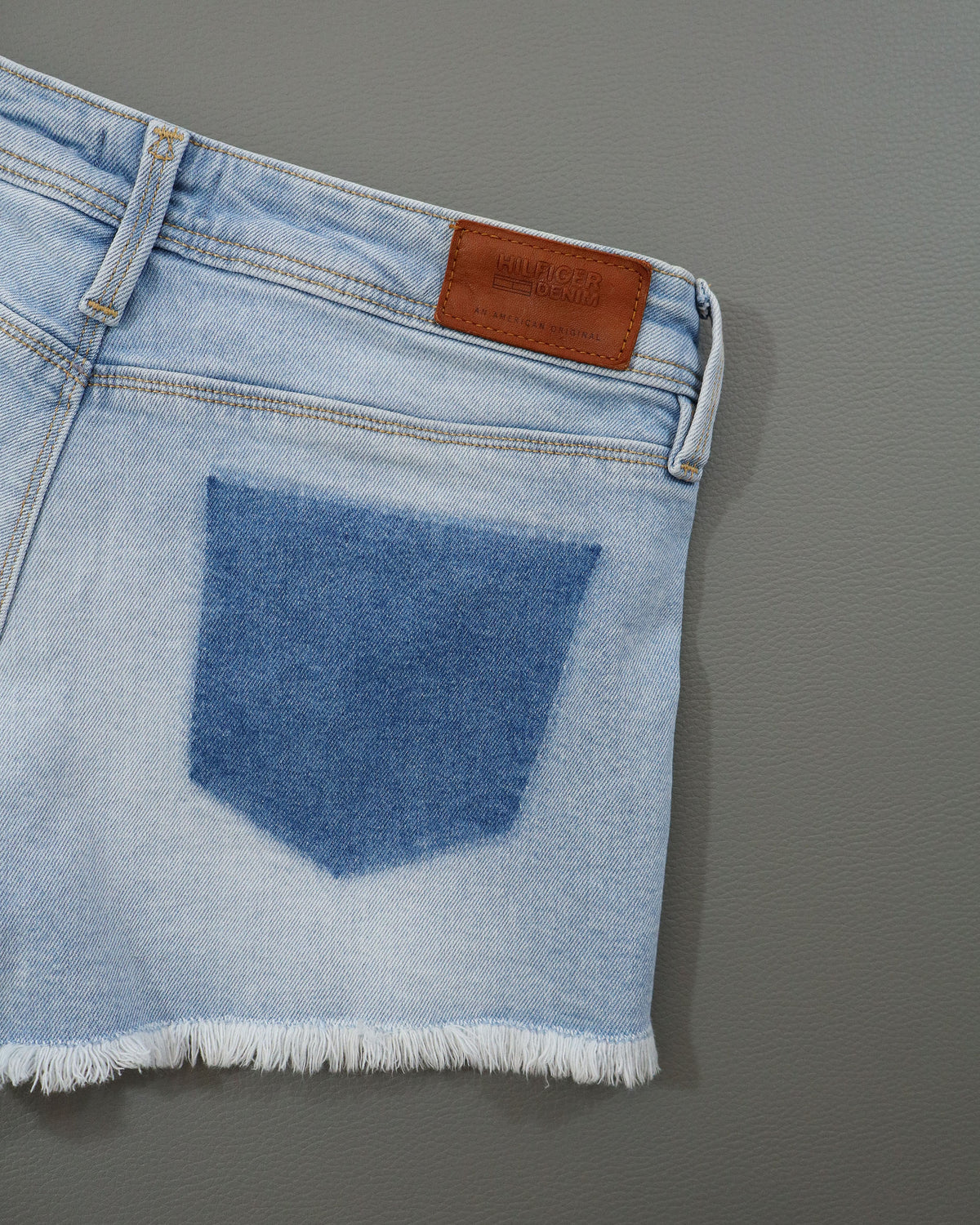 Tommy Hilfiger ženski teksas šorts – 25 (XS)