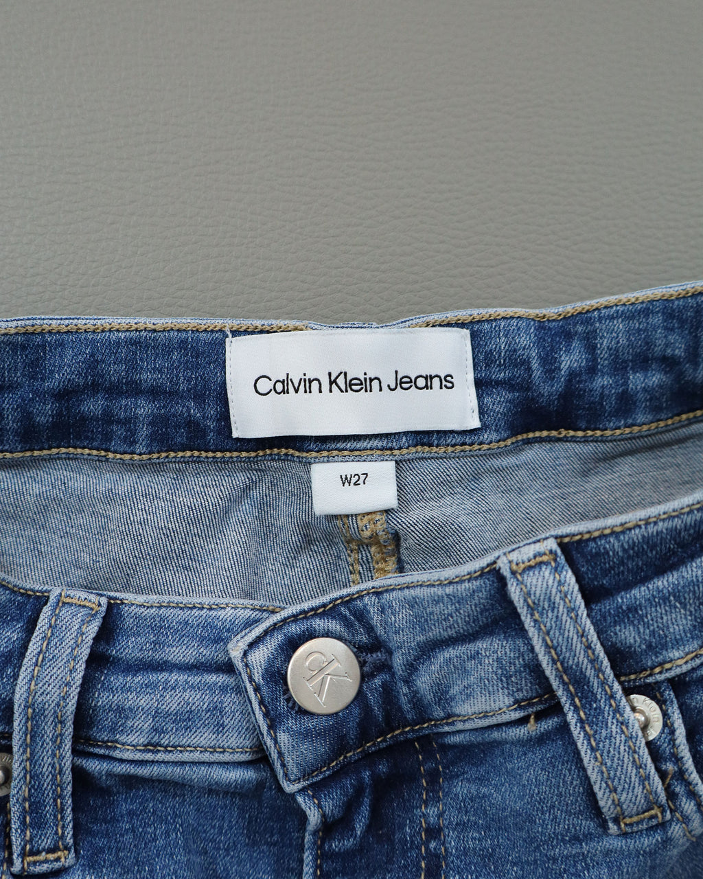 Calvin Klein ženski teksas šorts – 27 (XS)