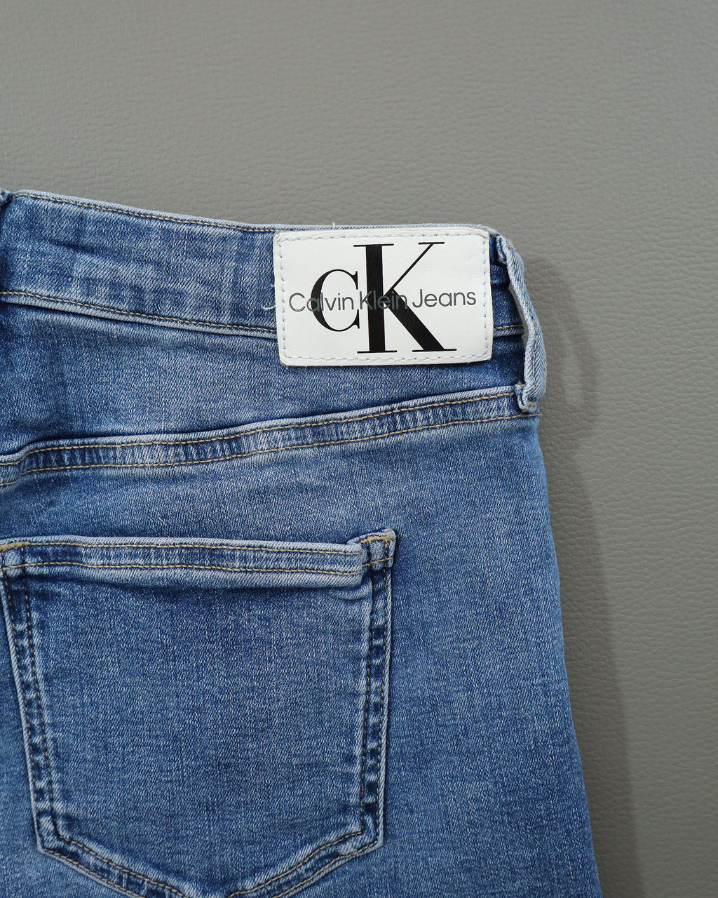 Calvin Klein ženski teksas šorts – 27 (XS)