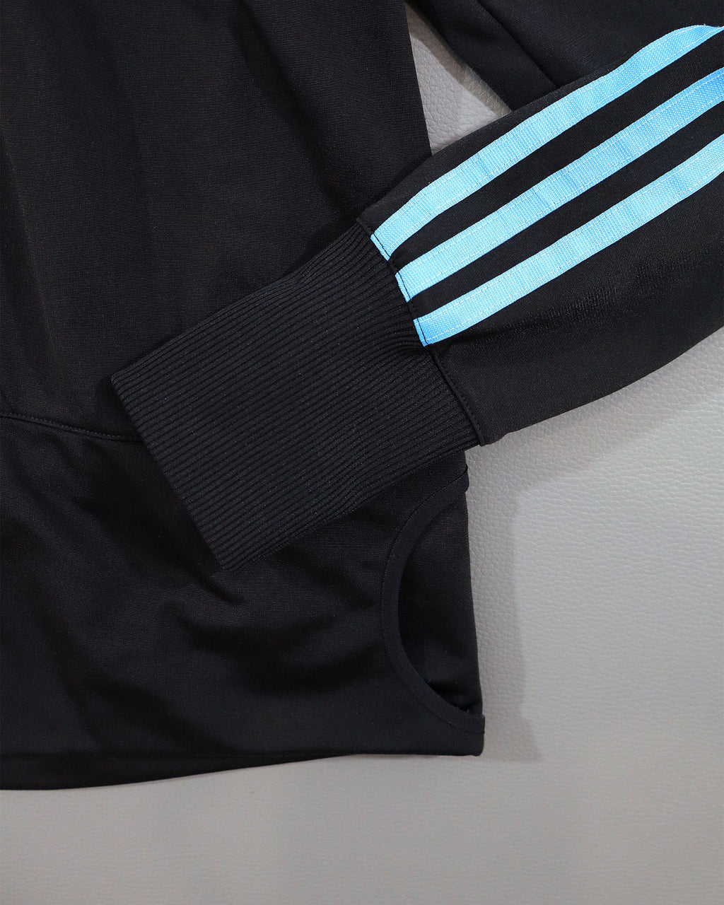 Adidas ženski gornji deo trenerke – M