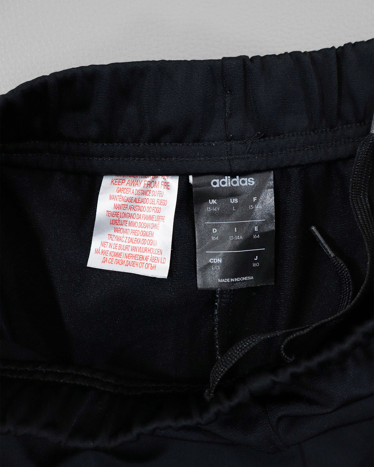 Adidas dečji donji deo trenerke – 13–14Y