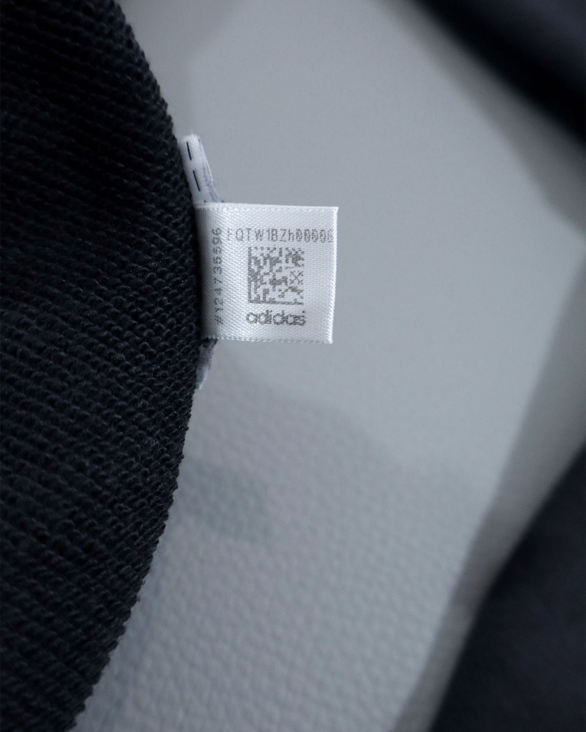 Adidas muška dukserica sa kapuljačom – S
