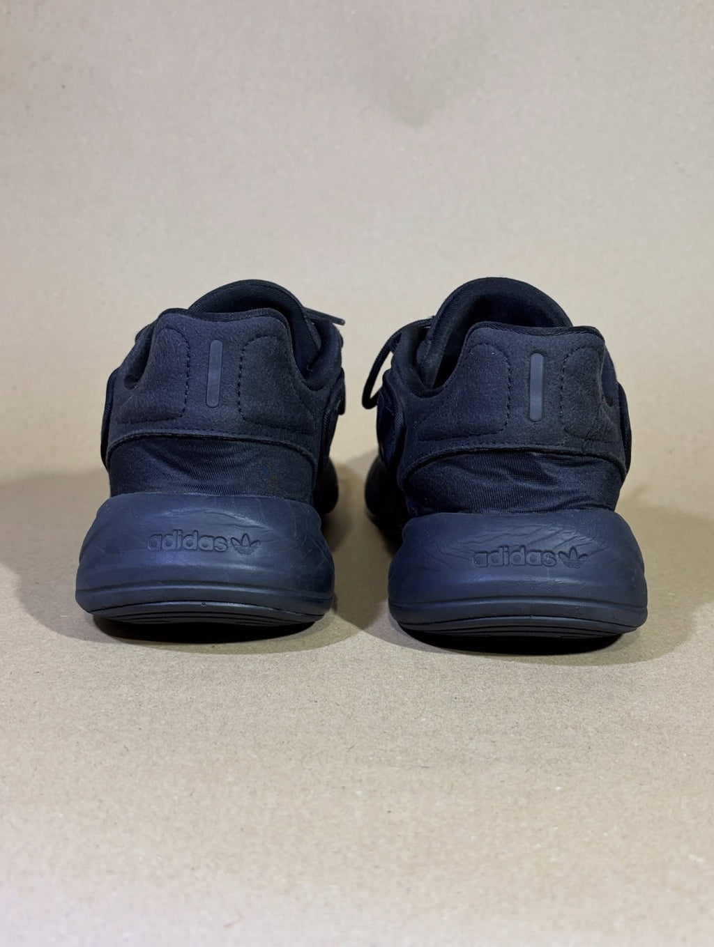 Adidas Ozelia muške patike - 44